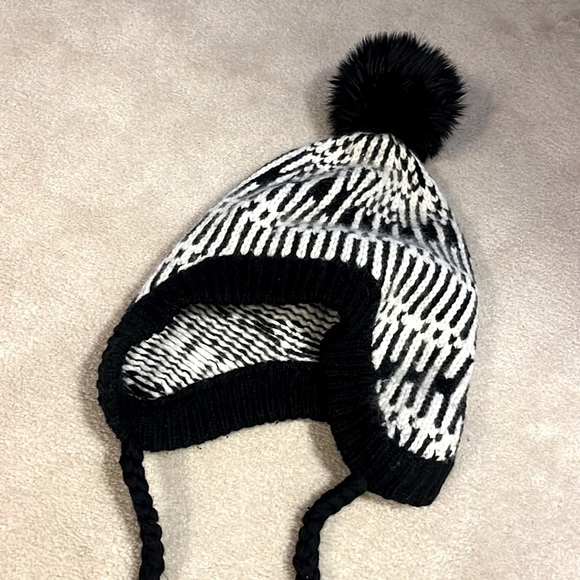 Club Monaco Winter Hat - Picture 4 of 4